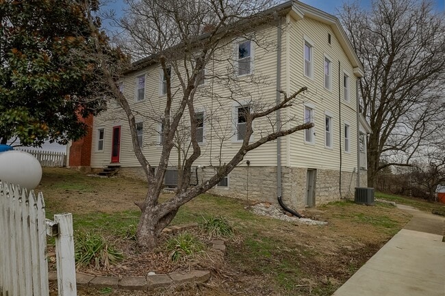 Building Photo - 329 Grayson St