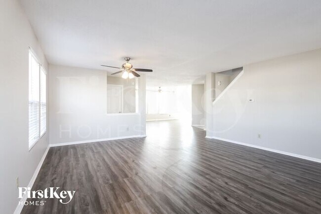Foto del edificio - 1605 Howell Dr