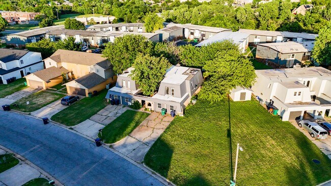 Building Photo - 5 Bedroom House Available in Oklahoma City...