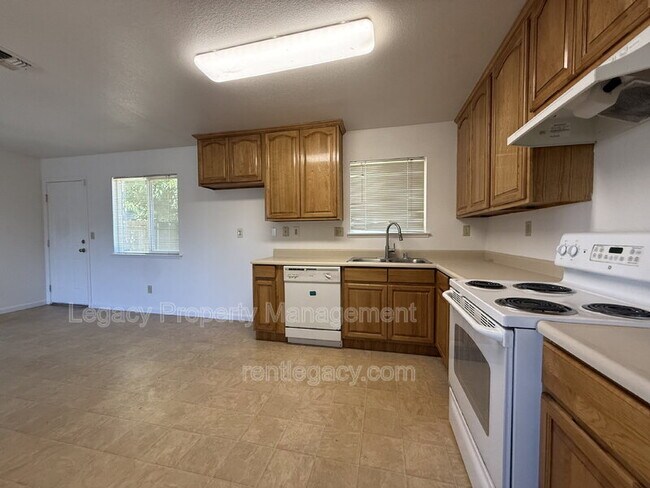 Foto del edificio - 6635 Chandler Dr