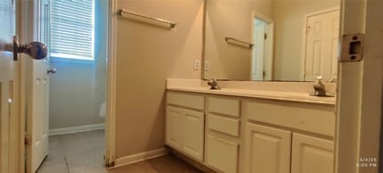 Building Photo - 3302 E Cedar Hollow Dr
