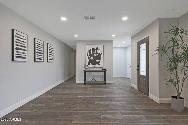 Foto del edificio - 8444 E Bonita Dr