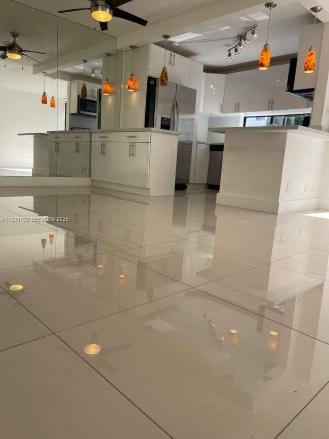 Building Photo - 17021 N Bay Rd