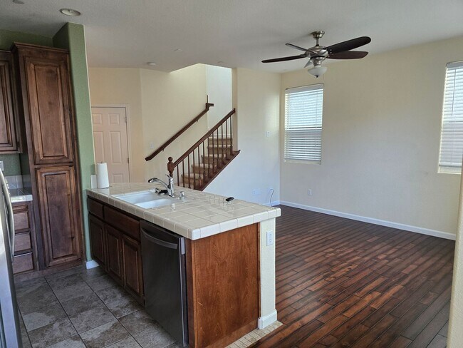 Building Photo - COMING SOON! Beautiful 3 bedroom 2 Bath ho...