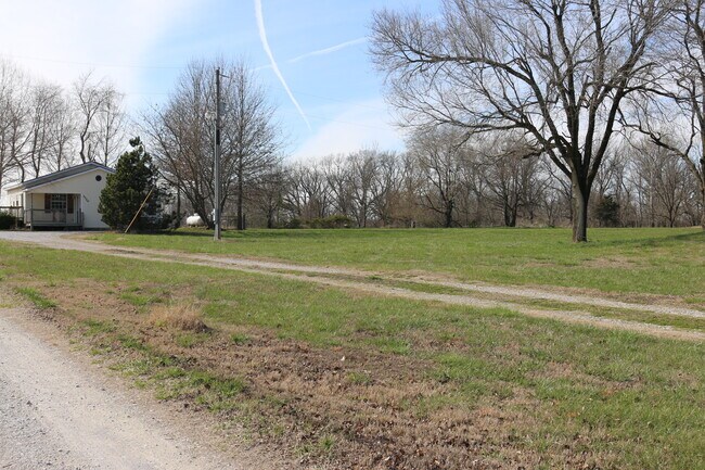 Building Photo - 3720 N Rainbow Farm Rd