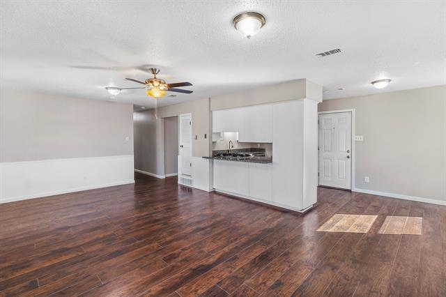 Foto del edificio - 3241 Oak Timber Dr