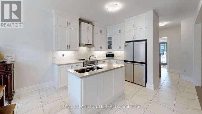 Building Photo - 30 Duxbury Rd