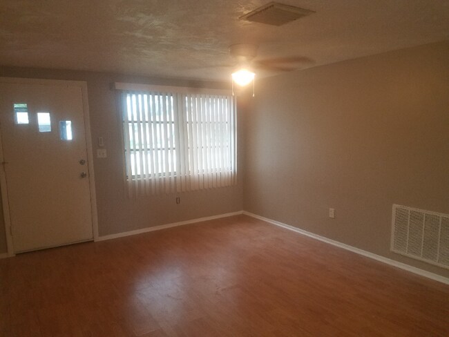 Building Photo - 3338 Seffner Dr