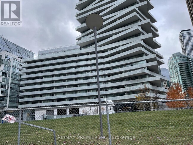 Building Photo - 29-429 Queens Quay E