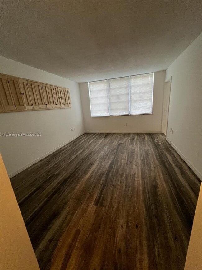 Building Photo - 1680 NE 191st St