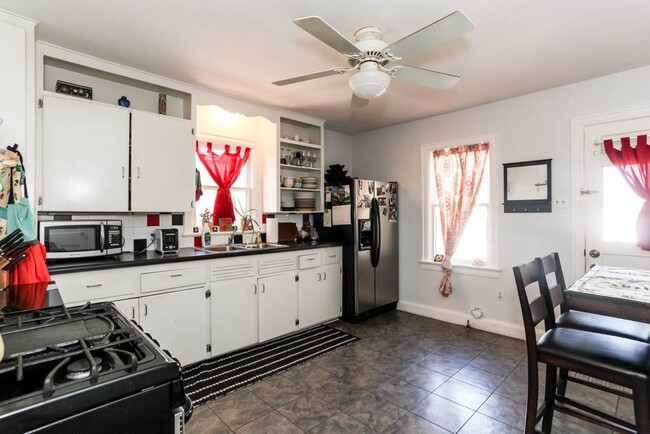 Kitchen facing side - 1904 Anita Dr