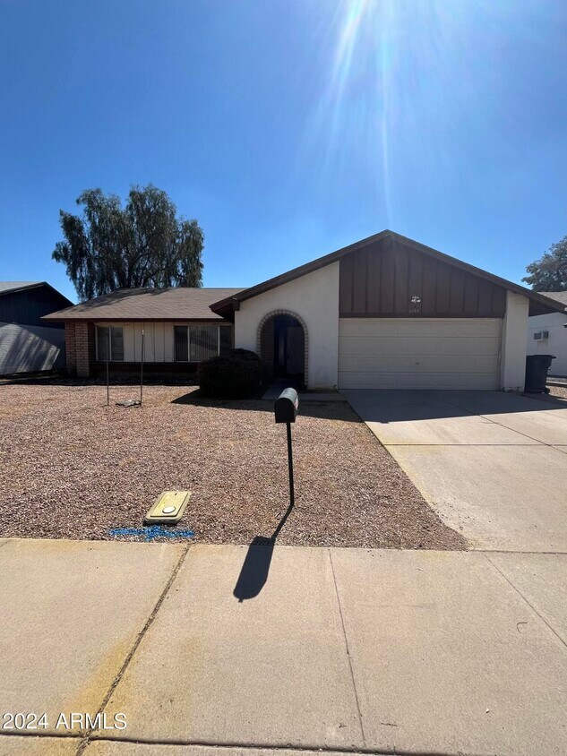 Primary Photo - 3102 N Woodburne Dr