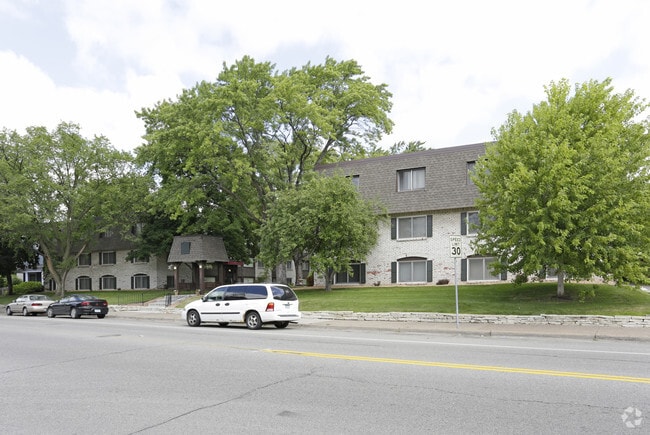 Building Photo - Diamond Lake Properties