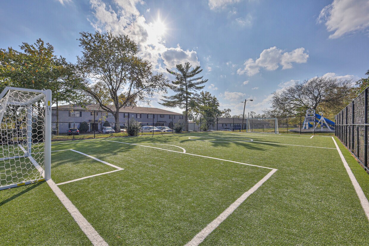Fútbol - z-080625-Solana Apartments