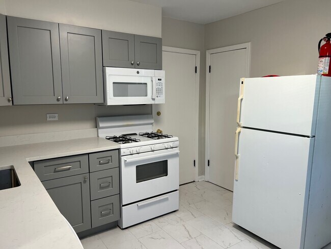 Foto principal - 812 Beloit Ave