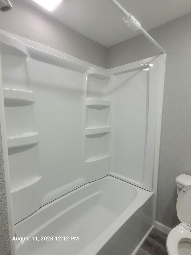 8 Bungalow Ct, Newton, IA 50208 House Rental in Newton, IA