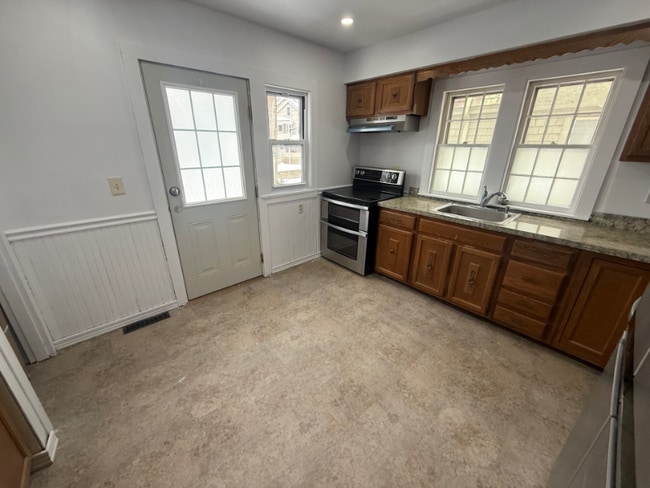 Foto del edificio - 114 Hawthorne Ave