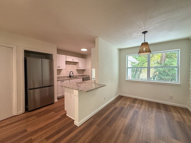 Building Photo - 5230 Springhill Dr