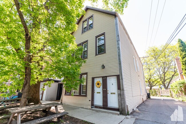 Building Photo - 2109 W Warner Ave
