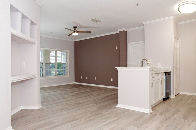 Building Photo - Gorgeous - Completely updated 2 bed 2 bath condo in gated community of Mosaic at Millenia!