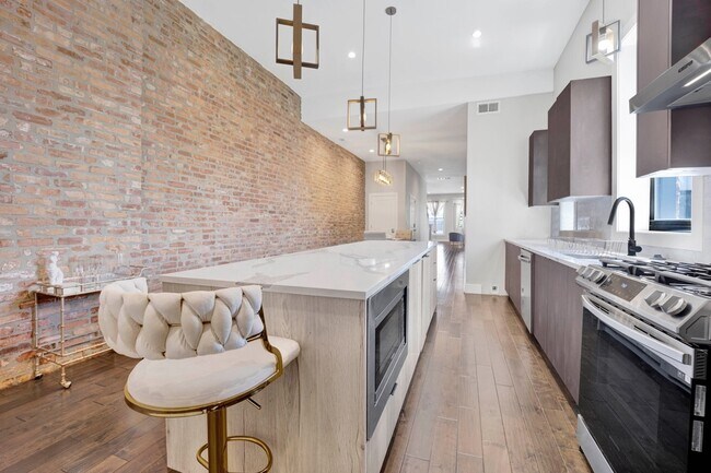 Foto del edificio - 3330 S Indiana Ave