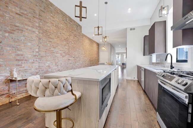 Building Photo - 3330 S Indiana Ave