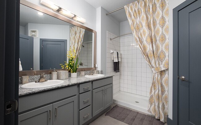 Baño Alliance 2x2 1144 - The Gathering at Arbor Greens