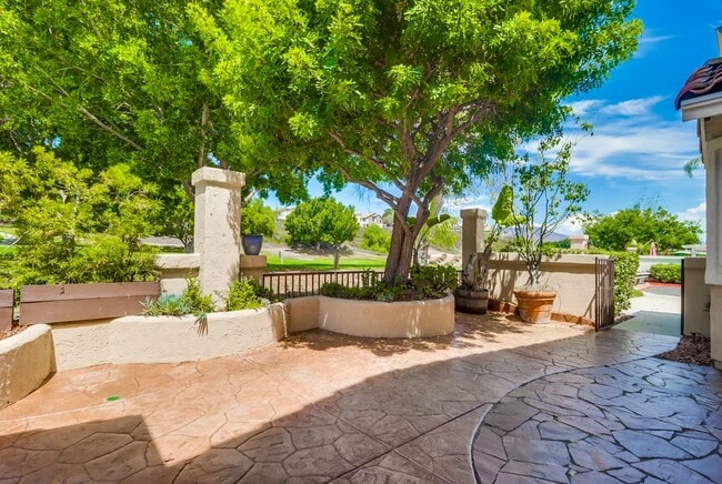 Building Photo - 1098 Torrey Pines Rd