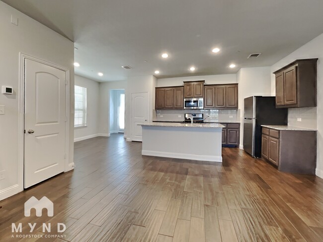 Building Photo - 5568 Kilmer Dr
