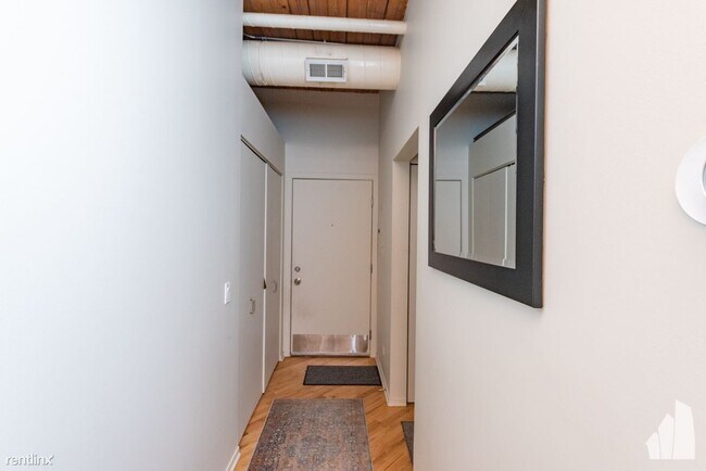 Building Photo - 1 br, 1.5 bath Condo - 2021 W Willow St