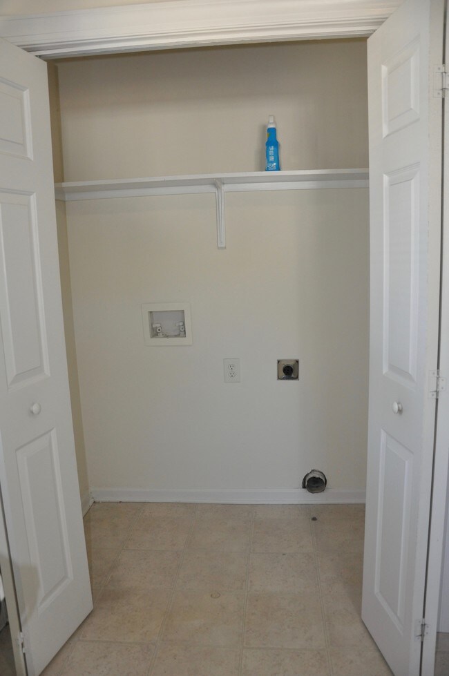 Enclosed W/D Connections - 625 Candlewood Dr