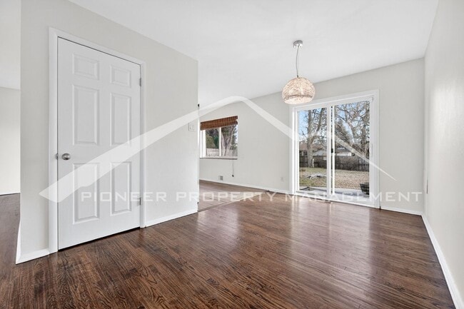 Foto del edificio - Charming Home with Central AC and Fenced Yard