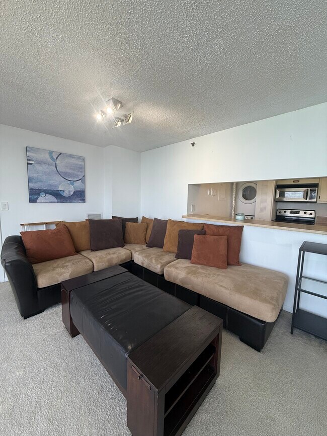 Foto del edificio - 7601 E Treasure Dr