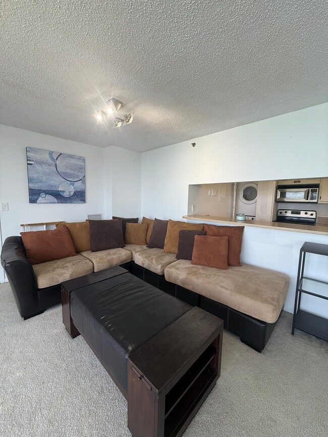Building Photo - 7601 E Treasure Dr