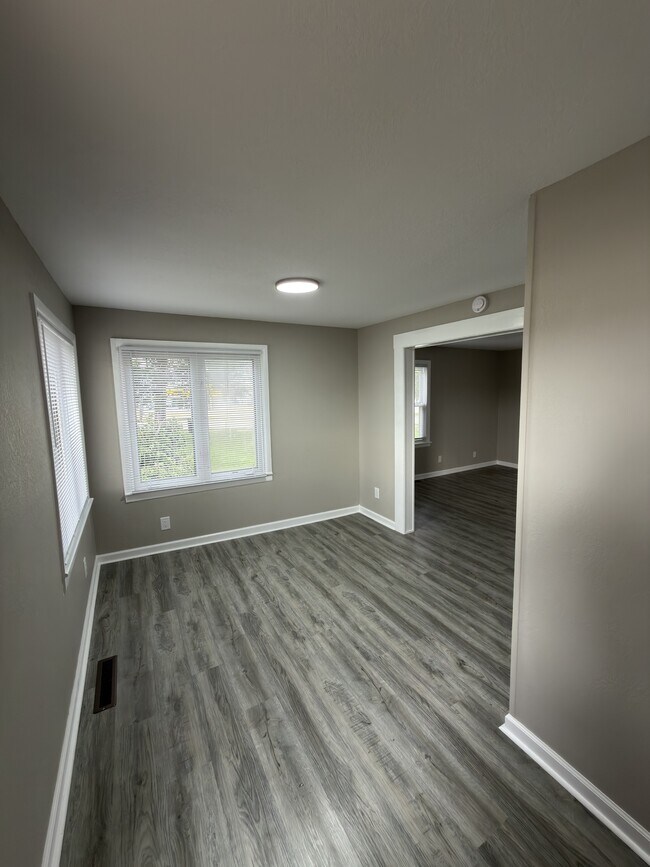 Building Photo - 1412 N Harris Ave