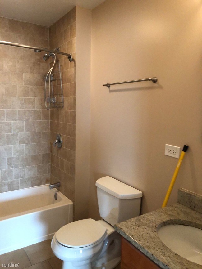 Foto del edificio - 7850 W Addison St