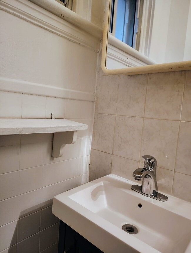 Building Photo - 362 Friel St