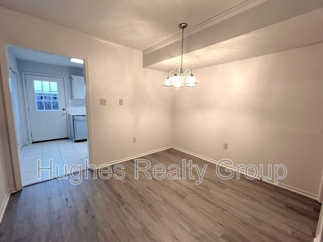 Building Photo - 2628 S Roth Ave