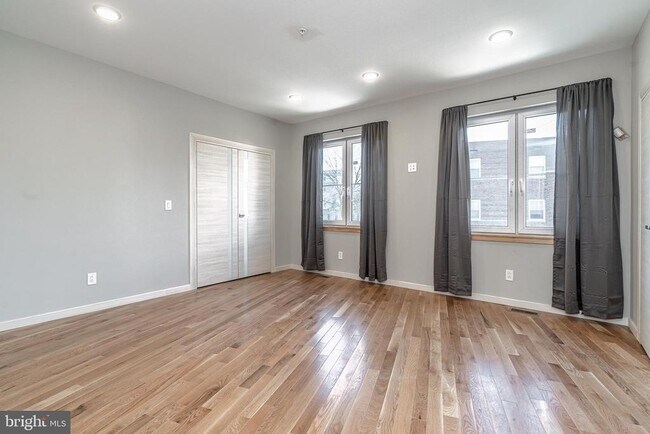 Foto del edificio - 2045 N College Ave