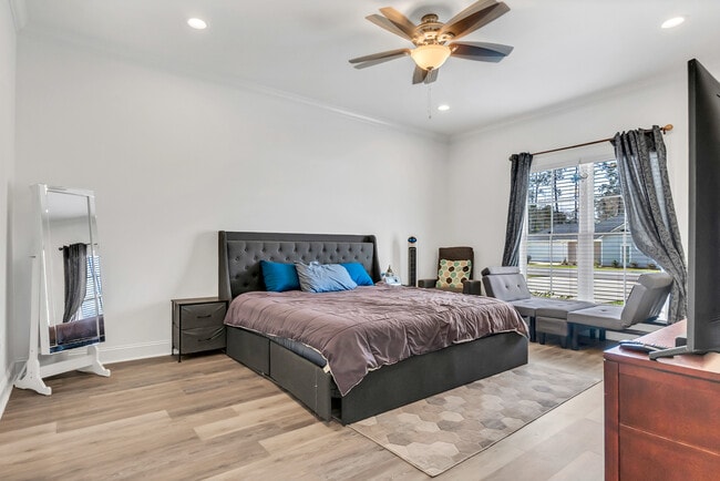 Building Photo - 111 Edinborough Dr