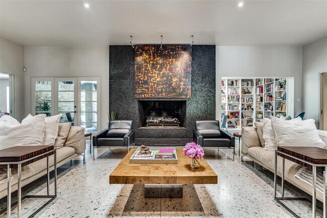 Foto del edificio - 5511 Royal Ln