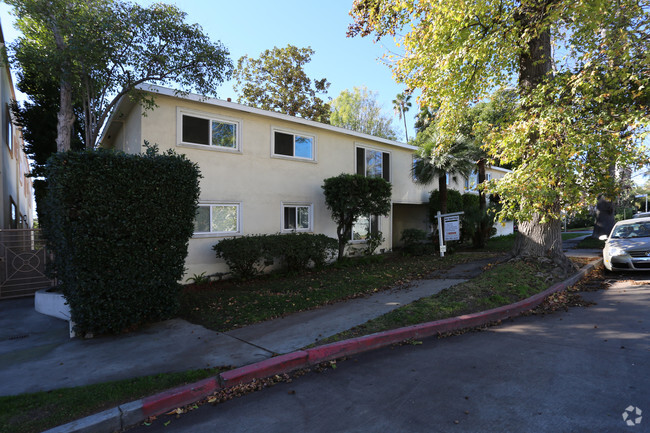 Building Photo - West Toluca Villas