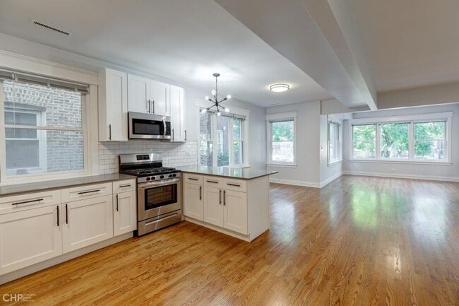Building Photo - 4 bedroom in Chicago IL 60613