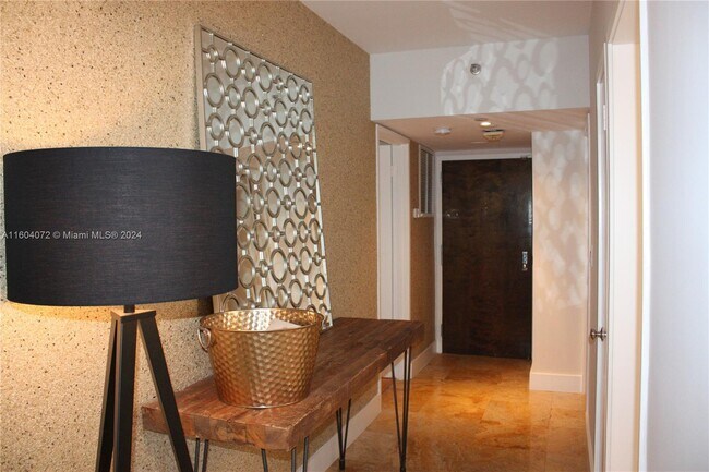 Building Photo - 1541 Brickell Ave