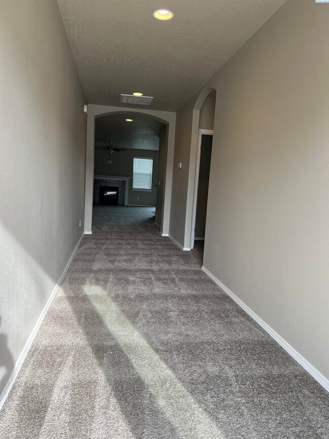 Foto del edificio - 6815 Three Rivers Dr