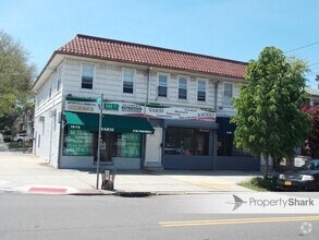 Building Photo - 15-72-72 149th St