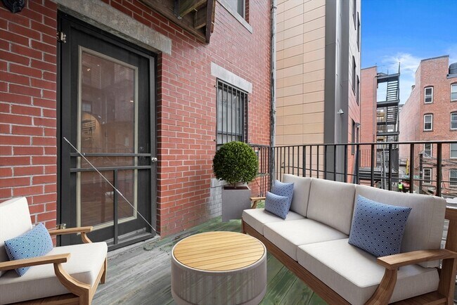 Building Photo - 18 E Springfield St