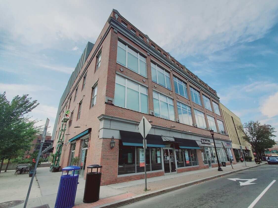 Primary Photo - 14 N Main St