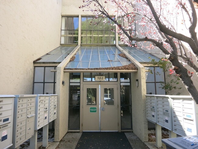 Building Photo - 1 bedroom 1 bath condo in heart of Silicon...