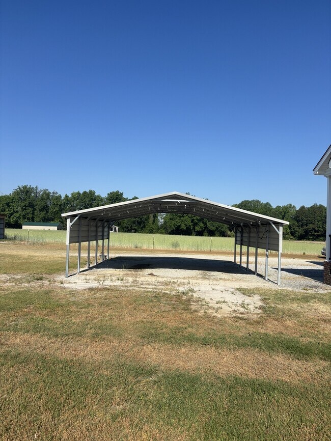 Foto del edificio - 5018 Bryant Pond Rd